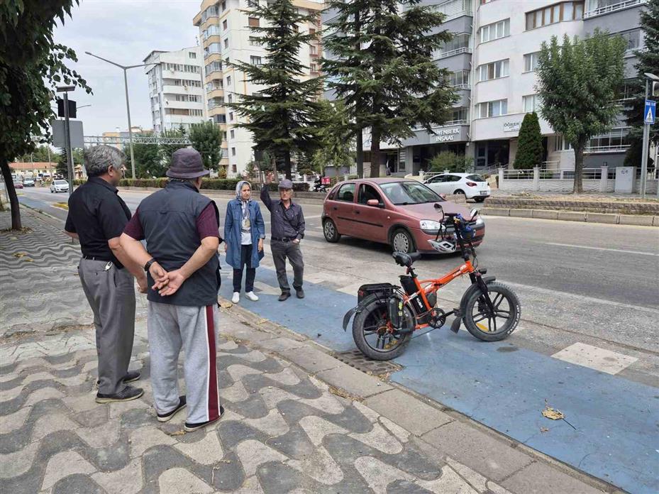 Eskişehir’de otomobilin çarptığı bisiklet sürücüsü yaralandı