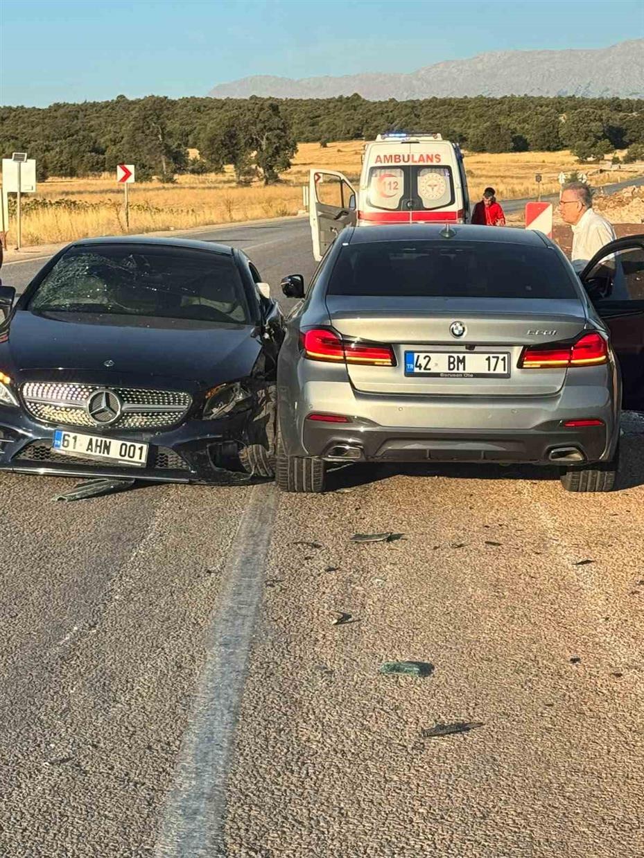 Beyşehir’de 3 otomobil çarpıştı: 6 yaralı