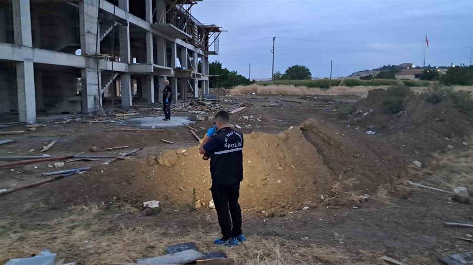 Karaman’da 4. kattan düşen kalıp ustası ağır yaralandı