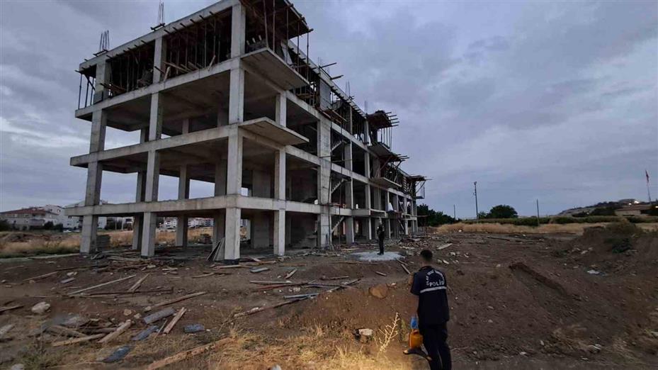 Karaman’da 4. kattan düşen kalıp ustası ağır yaralandı