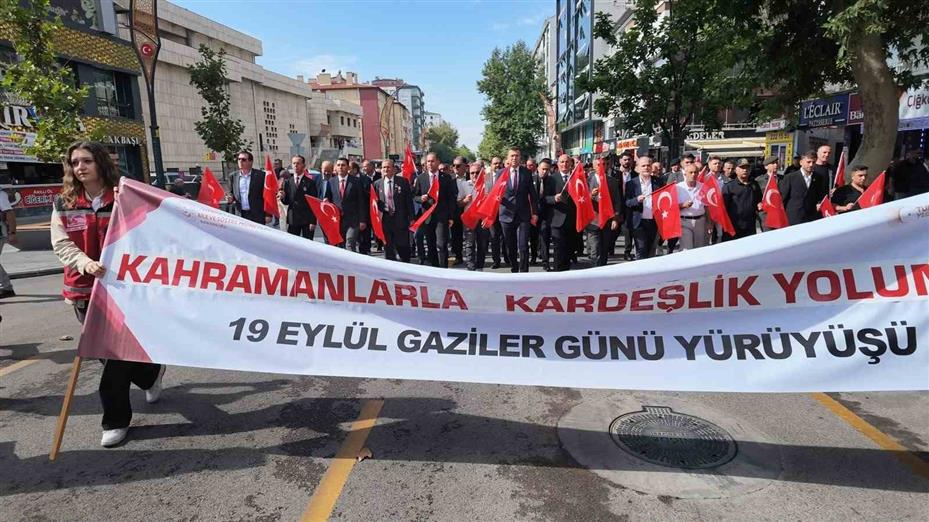 Niğde’de ’Kahramanlarla Kardeşlik Yolunda’ yürüyüşü gerçekleştirildi