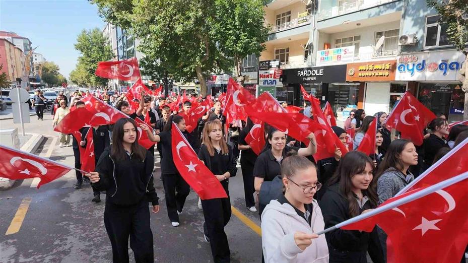Niğde’de ’Kahramanlarla Kardeşlik Yolunda’ yürüyüşü gerçekleştirildi