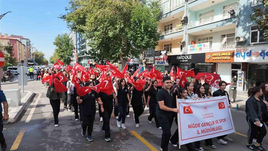 Niğde’de ’Kahramanlarla Kardeşlik Yolunda’ yürüyüşü gerçekleştirildi