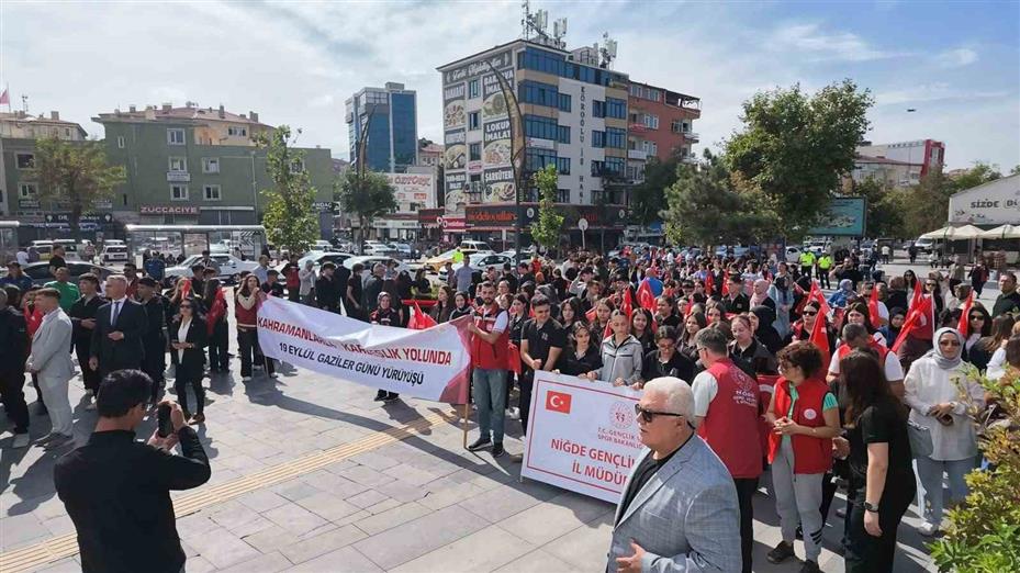 Niğde’de ’Kahramanlarla Kardeşlik Yolunda’ yürüyüşü gerçekleştirildi