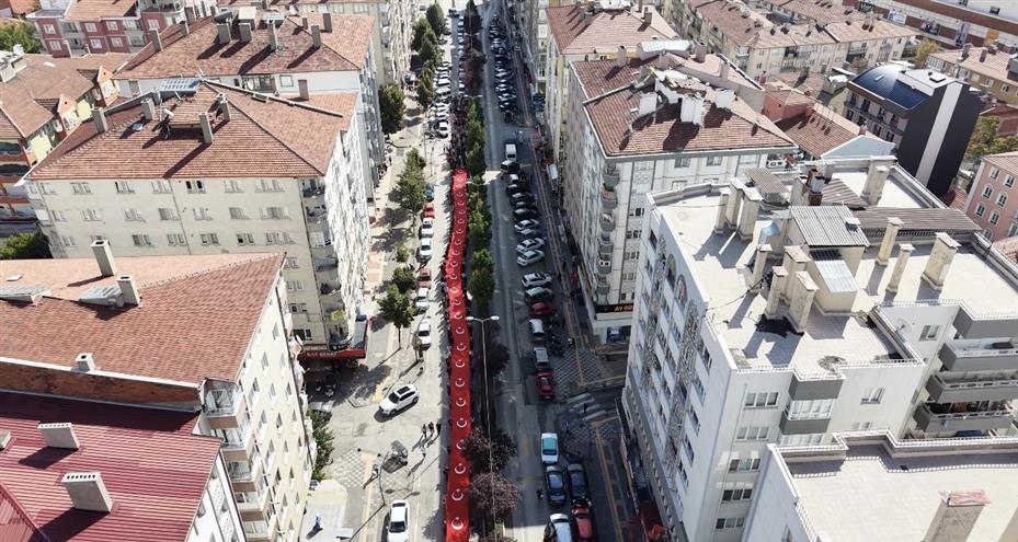 Yürüyüşe tekerlekli sandalyesiyle katılan gazi herkese örnek oldu