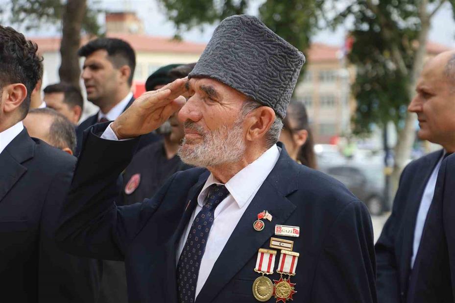 Sivas’ta gaziler günü çelenk töreniyle kutlandı