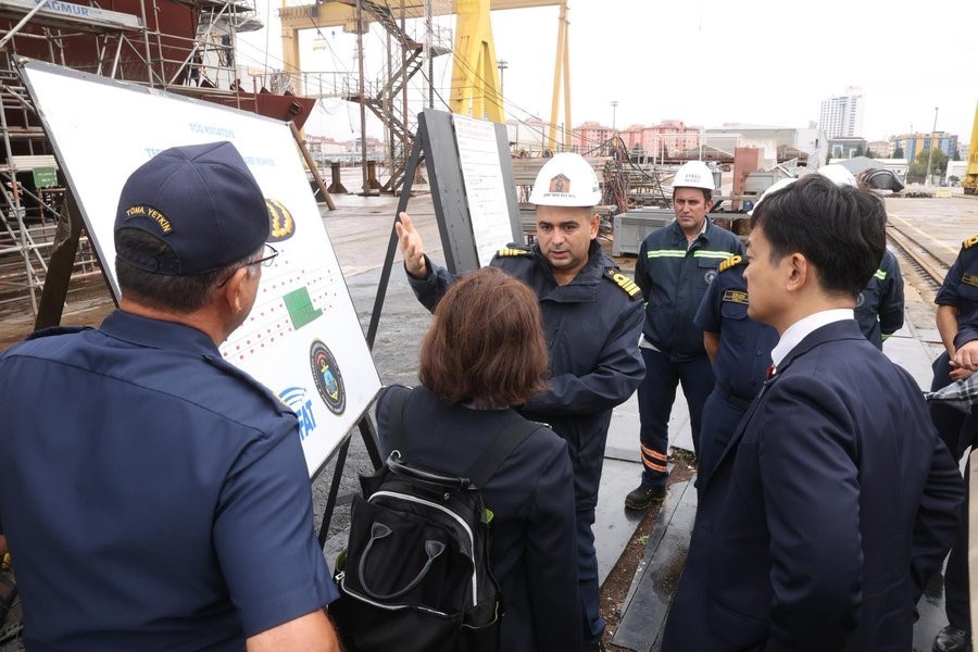 Japonya Parlamentosu milletvekilleri, İstanbul Tersanesi Komutanlığını ziyaret etti