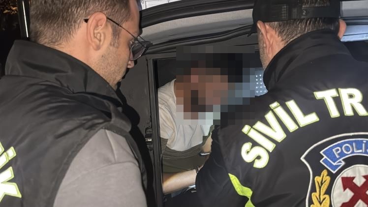 Kamyonetten atlayan kadın ağır yaralandı: Eşi sigaralarını almanın derdine düştü