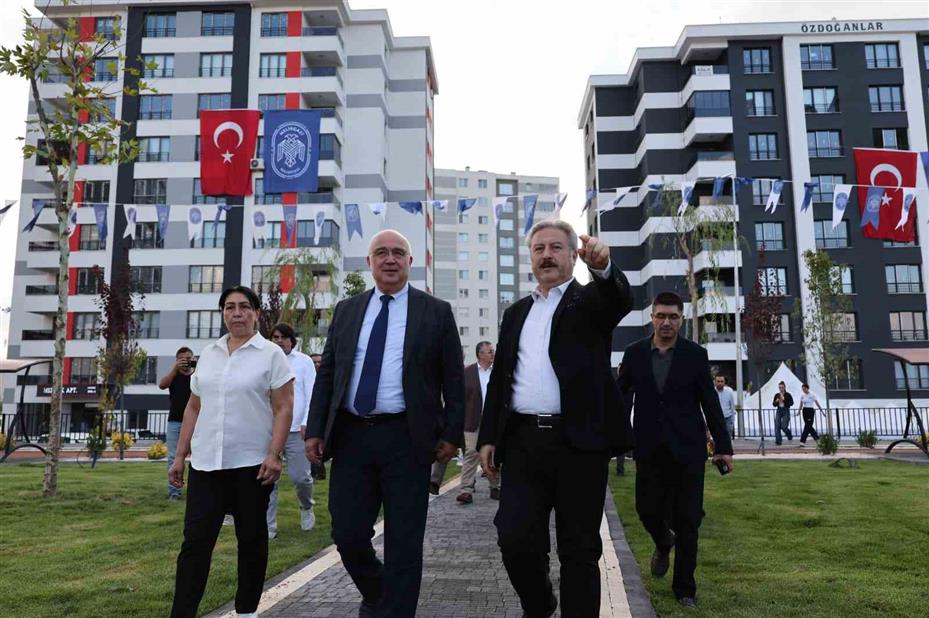 Melikgazi’de 24 aile yeni evlerine kavuştu