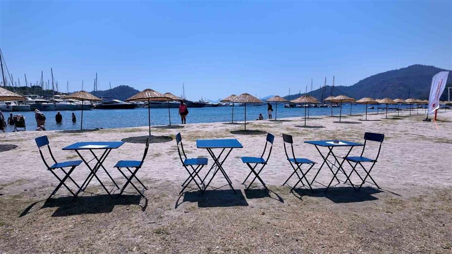 Göcek’te temizlenen plaj vatandaşların hizmetine sunuldu