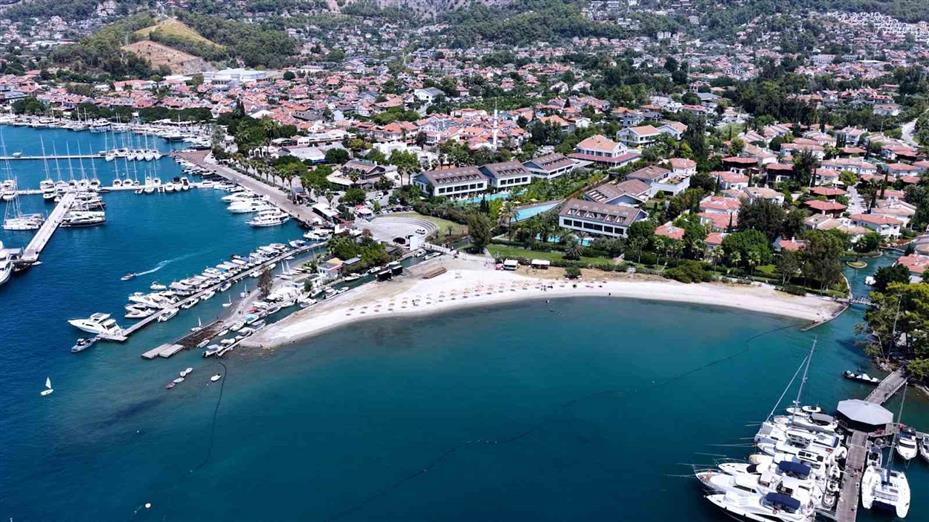 Göcek’te temizlenen plaj vatandaşların hizmetine sunuldu
