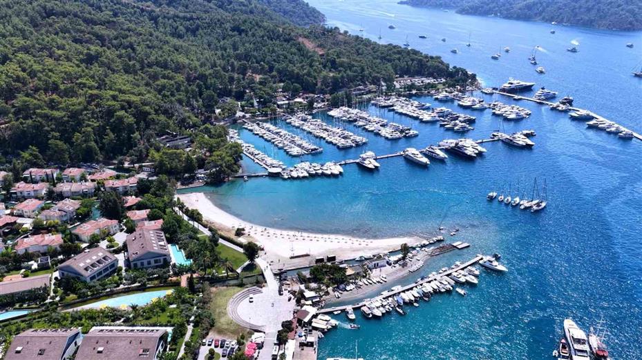 Göcek’te temizlenen plaj vatandaşların hizmetine sunuldu