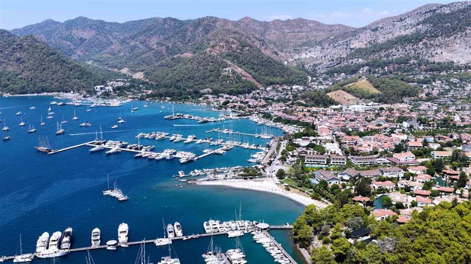 Göcek’te temizlenen plaj vatandaşların hizmetine sunuldu