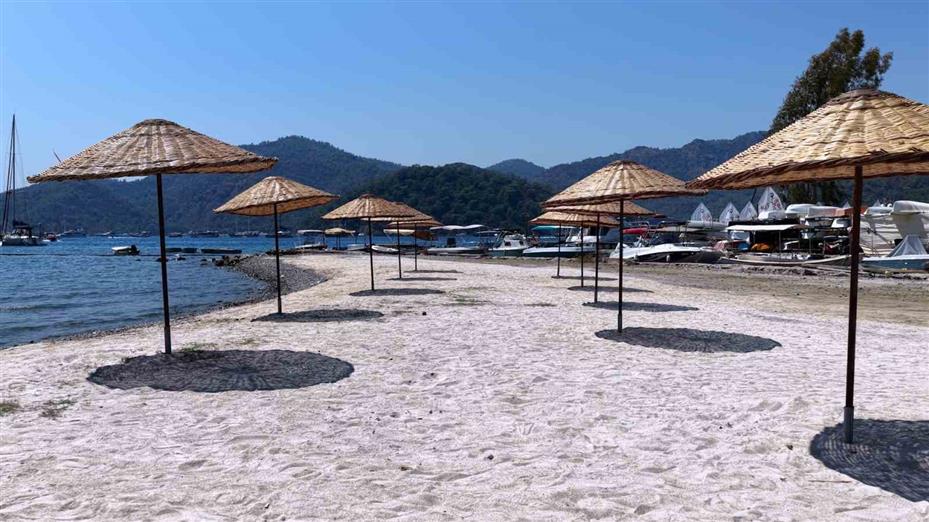Göcek’te temizlenen plaj vatandaşların hizmetine sunuldu