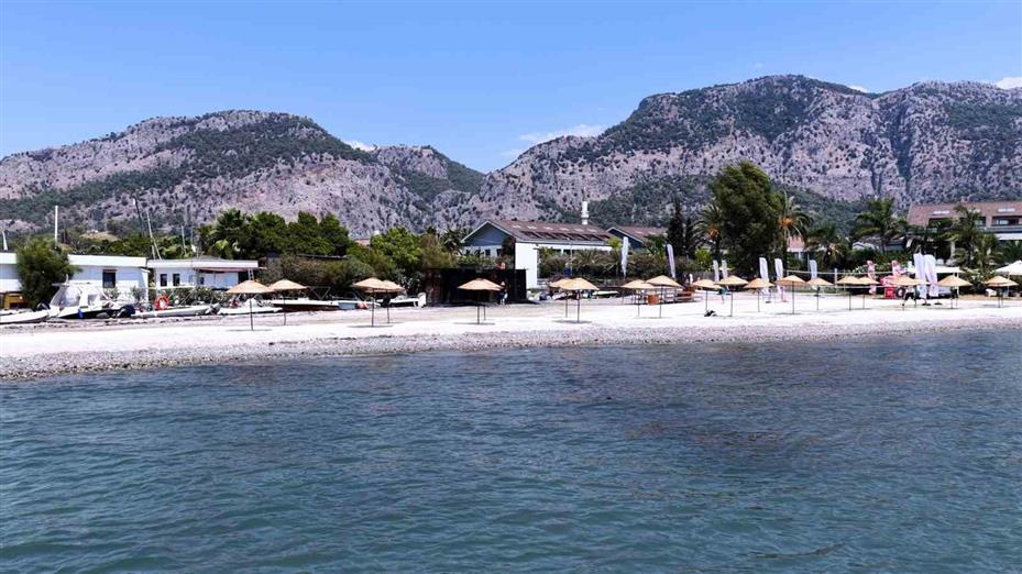 Göcek’te temizlenen plaj vatandaşların hizmetine sunuldu