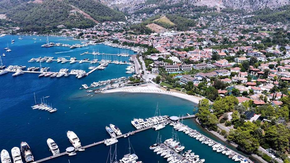Göcek’te temizlenen plaj vatandaşların hizmetine sunuldu