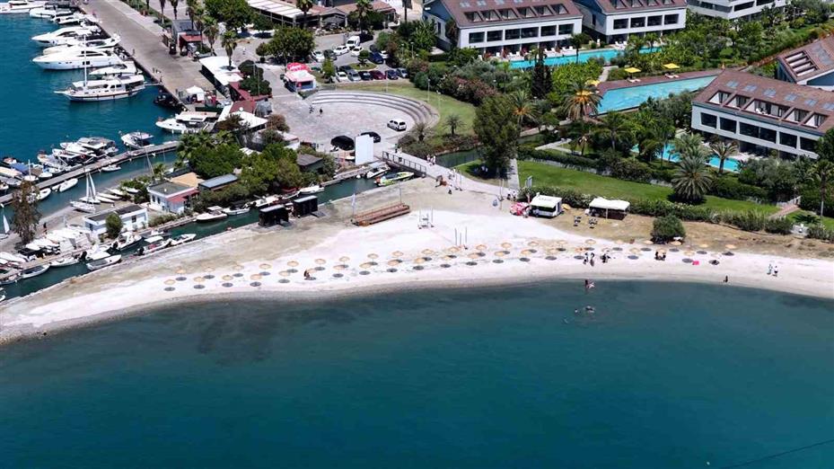 Göcek’te temizlenen plaj vatandaşların hizmetine sunuldu