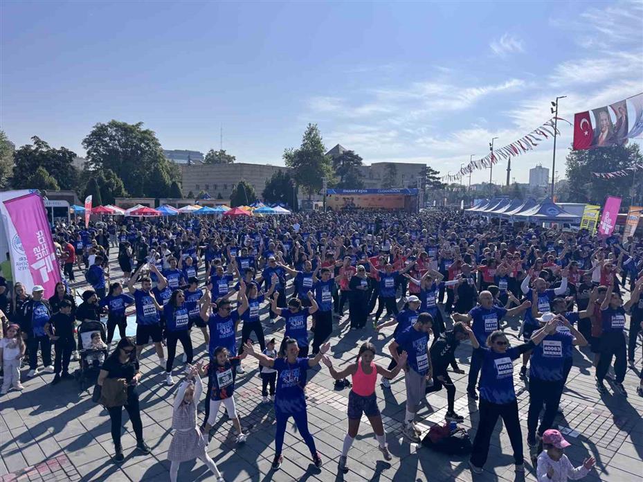 Kayseri 6. Yarı Maraton’da Halk Koşusu protokolün startı ile başladı