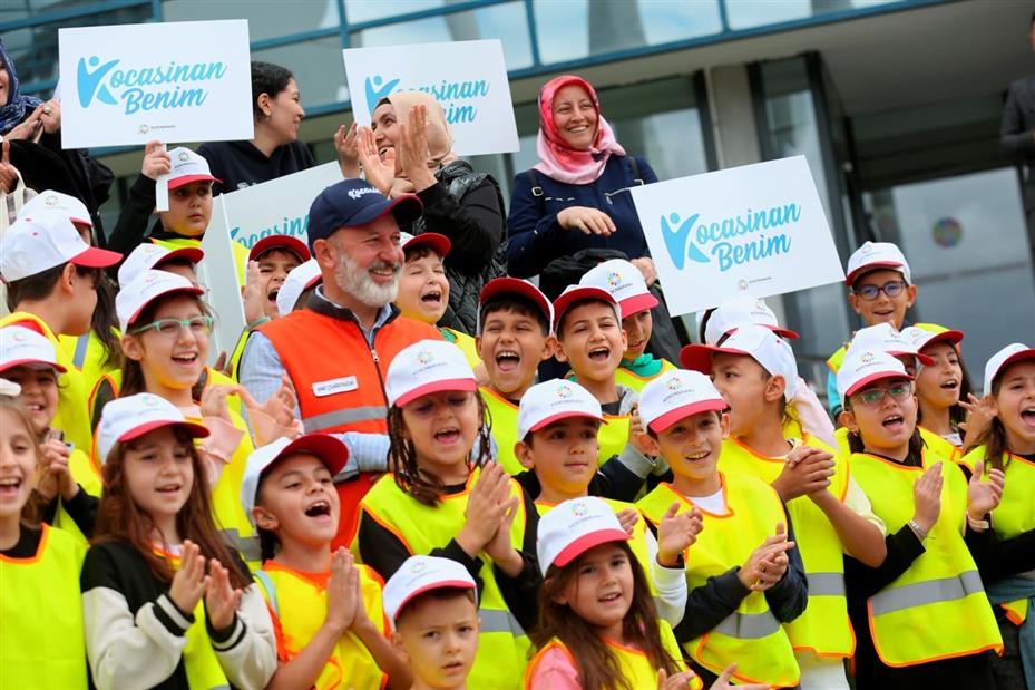 Başkan Çolakbayrakdar: "Daha güzel bir gelecek için durmadan çalışıyoruz"