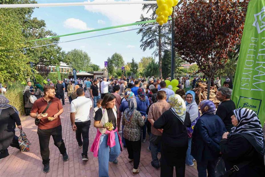 Konya Meram’da önce bağbozumu ardından pekmezler kaynatıldı