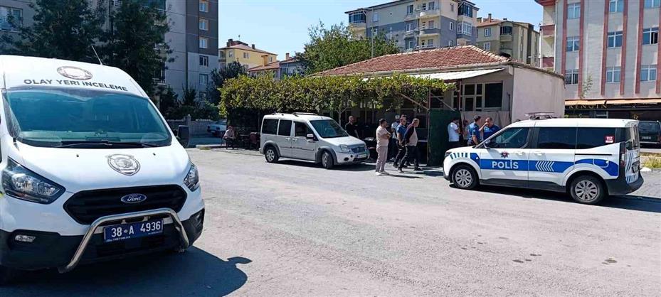 Kıraathane çalışanı husumetlisini tüfekle vurdu