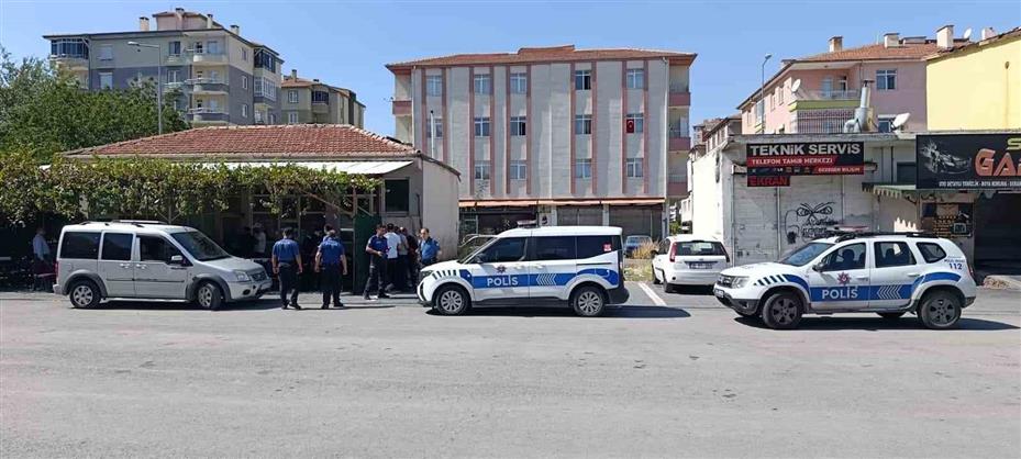 Kıraathane çalışanı husumetlisini tüfekle vurdu