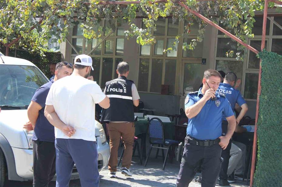 Kıraathane çalışanı husumetlisini tüfekle vurdu