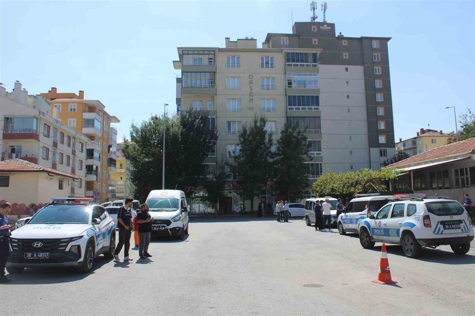 Kıraathane çalışanı husumetlisini tüfekle vurdu