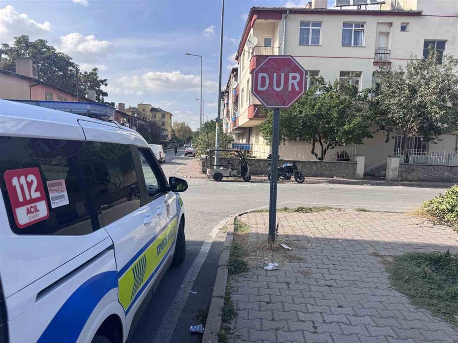 Motosiklet ile mobilet çarpıştı: 7 yaralı