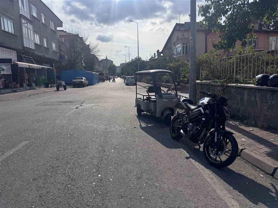 Motosiklet ile mobilet çarpıştı: 7 yaralı