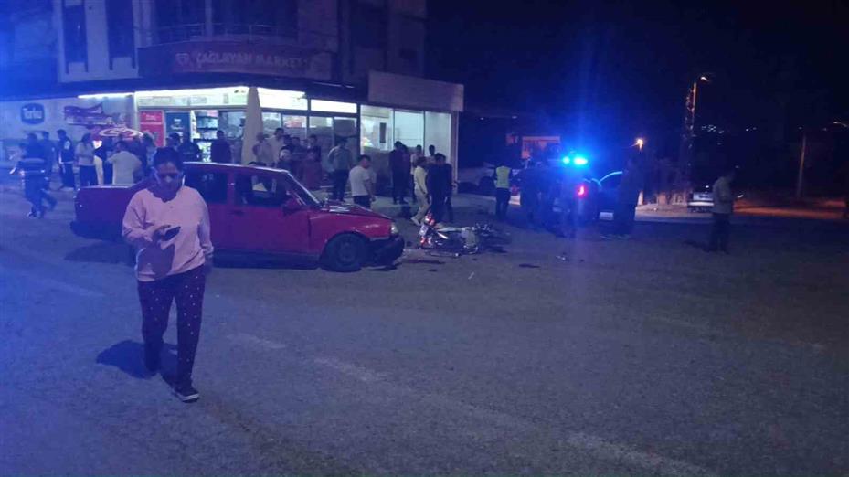 Otomobil ile motosiklet çarpıştı: 3 yaralı