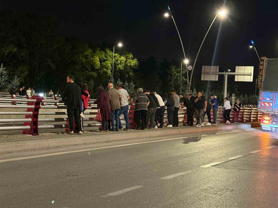 Kayseri’de 3 otomobilin karıştığı kazada 2 sürücü yaralandı