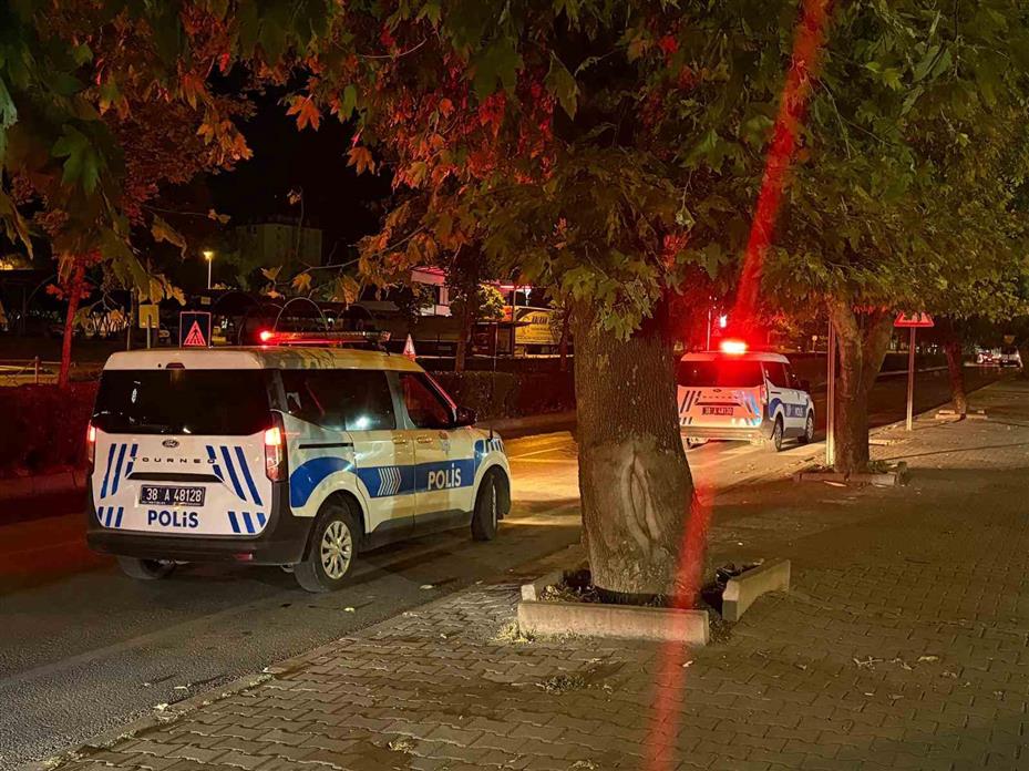Trafikte ‘yan bakma’ kavgasında kan aktı: 1 yaralı