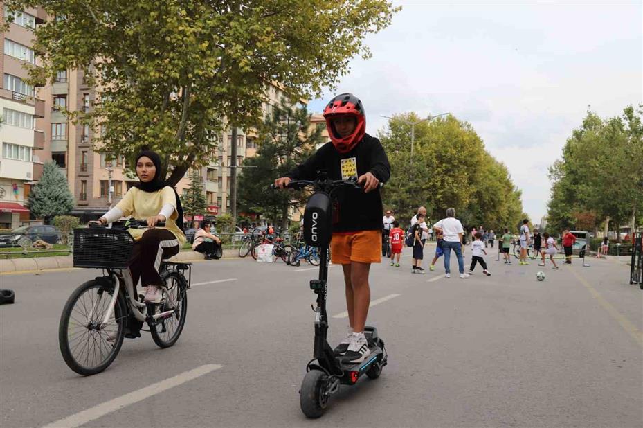 Arabasız Pazar’da bulvarlar yayaların oldu