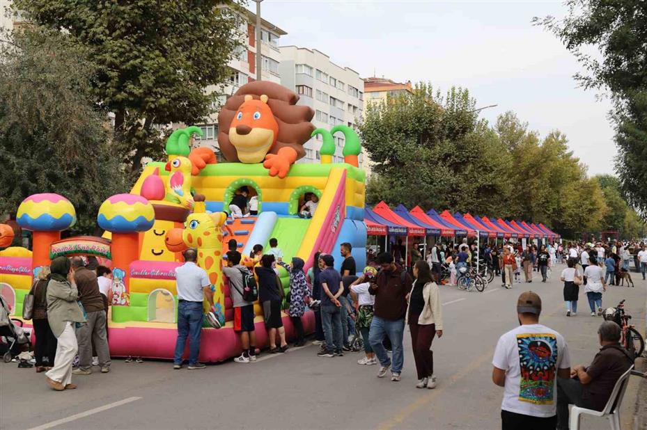 Arabasız Pazar’da bulvarlar yayaların oldu