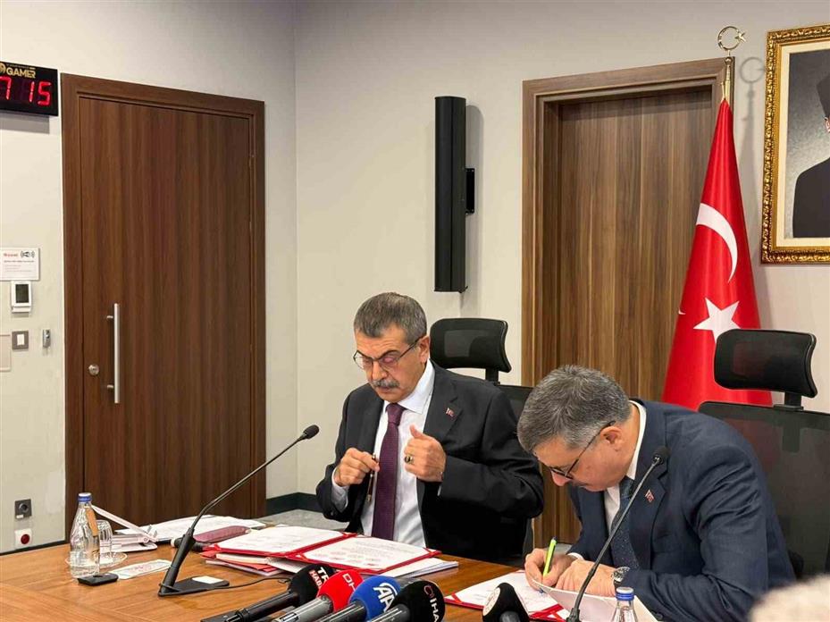 Bakan Çiftçi: "Okullarımızda 31 bin tane bahçe görevlisi istihdam etmiş olduk"