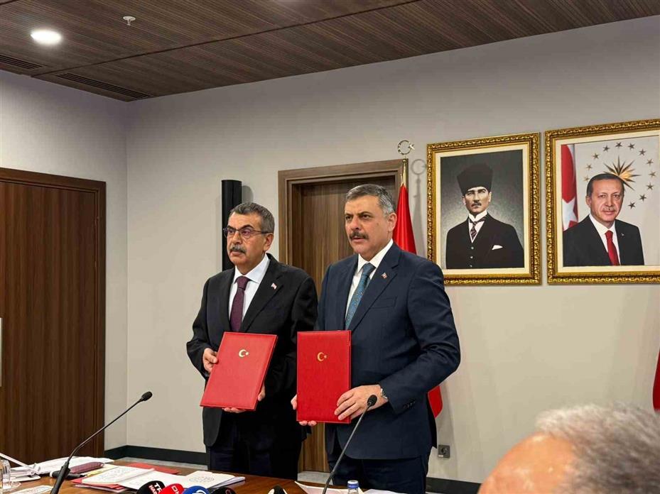 Bakan Çiftçi: "Okullarımızda 31 bin tane bahçe görevlisi istihdam etmiş olduk"