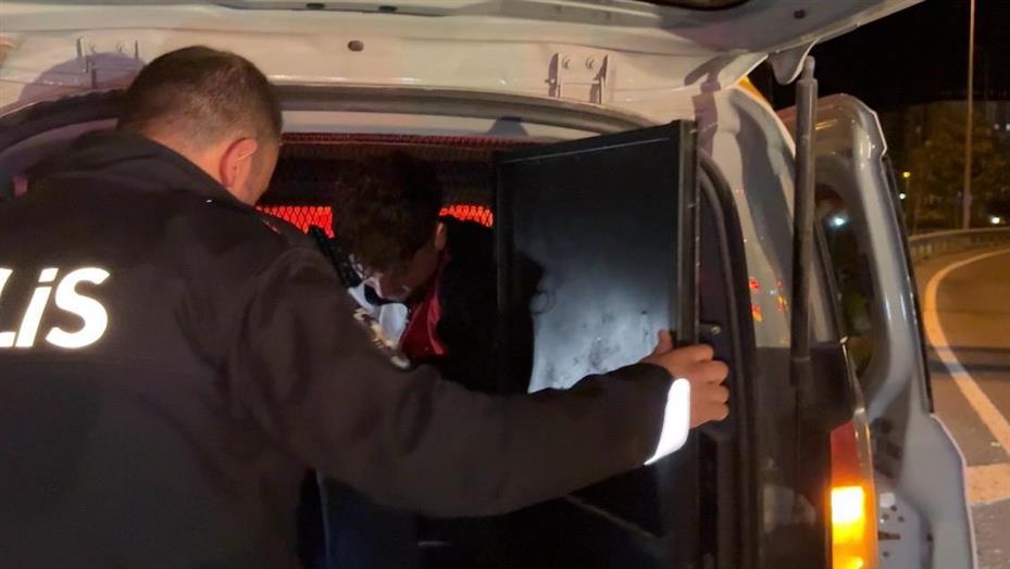 Kaçmak için her yolu deneyen alkollü sürücü yakayı ele verdi... O anlar kamerada