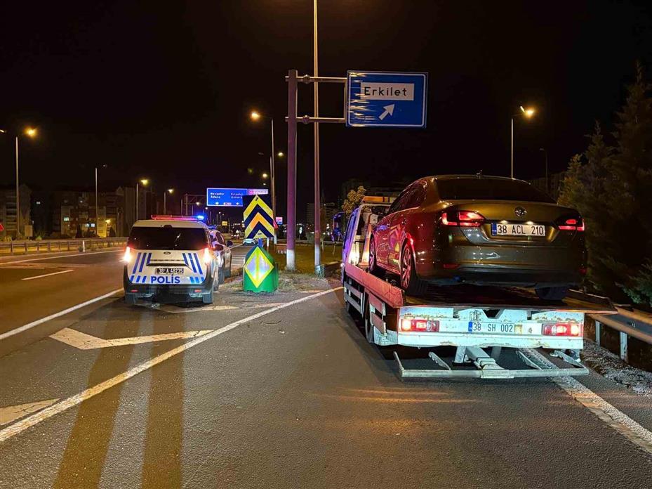 Kaçmak için her yolu deneyen alkollü sürücü yakayı ele verdi... O anlar kamerada