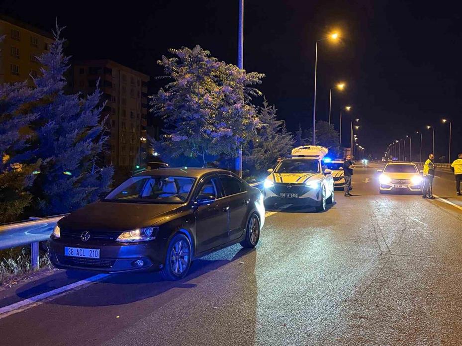 Kaçmak için her yolu deneyen alkollü sürücü yakayı ele verdi... O anlar kamerada