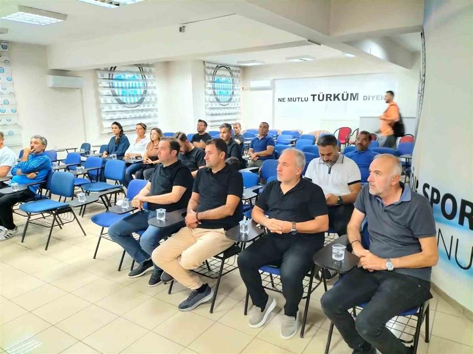 Kayseri’de Amatör Lig kulüplerine yeni oyun kuralları eğitimi verildi