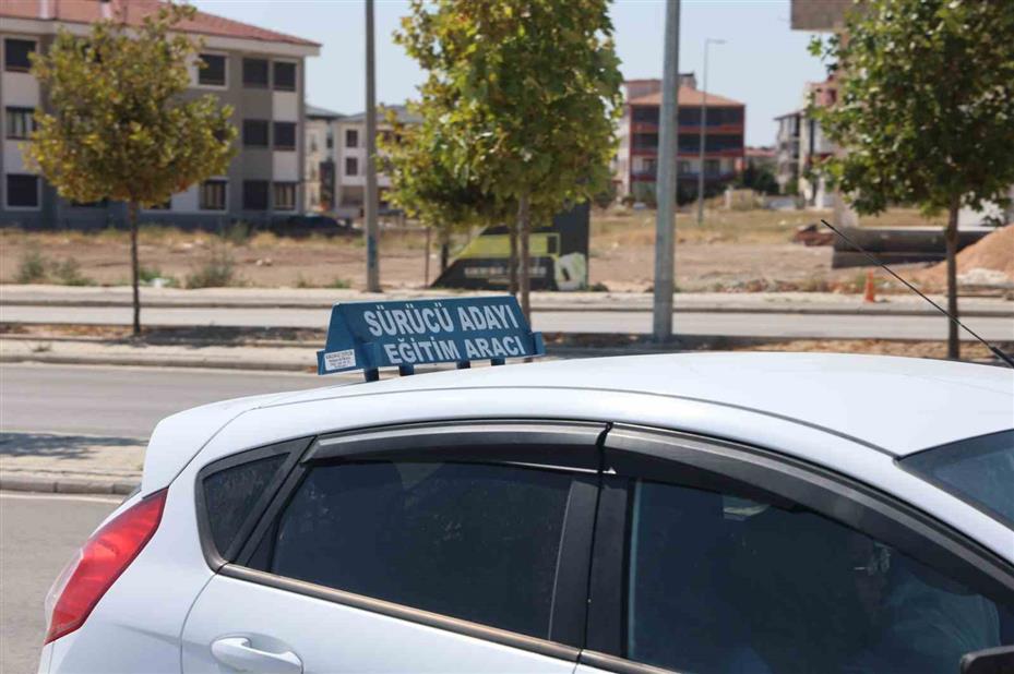 Ehliyet sınavlarında yeni dönem hazırlığı: "Amaç ezber değil, gerçek sürücülük becerisi"
