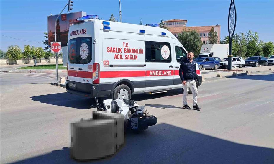Karaman’da patates yüklü kamyonetle motokurye çarpıştı: 1 yaralı