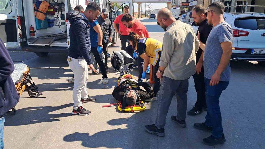 Karaman’da patates yüklü kamyonetle motokurye çarpıştı: 1 yaralı