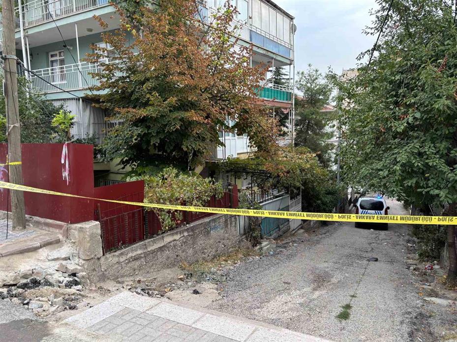 (Düzeltme) Ankara’da üç arkadaşını öldürüp intihar eden zanlının komşusu: "Polislere, ’Üç kişiyi öldürdüm, beni uyuşturucuya alıştırdılar, müebbet hapis yatamam’ dedi"
