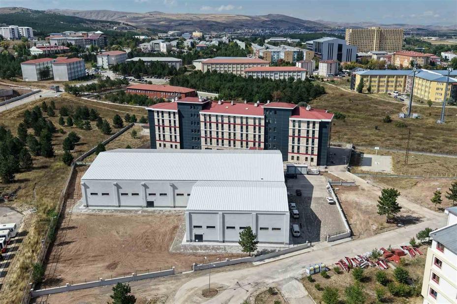 Sivas Valisi Şimşek, devam eden çalışmalarda incelemelerde bulundu
