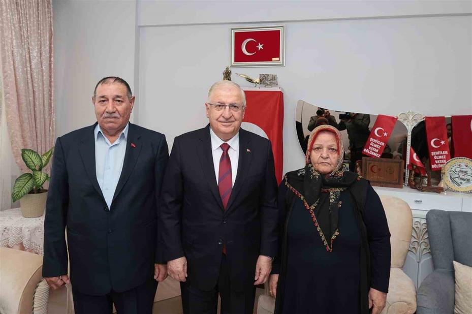 Bakan Güler, şehit Jandarma Er Emin Polat’ın baba ocağını ziyaret etti