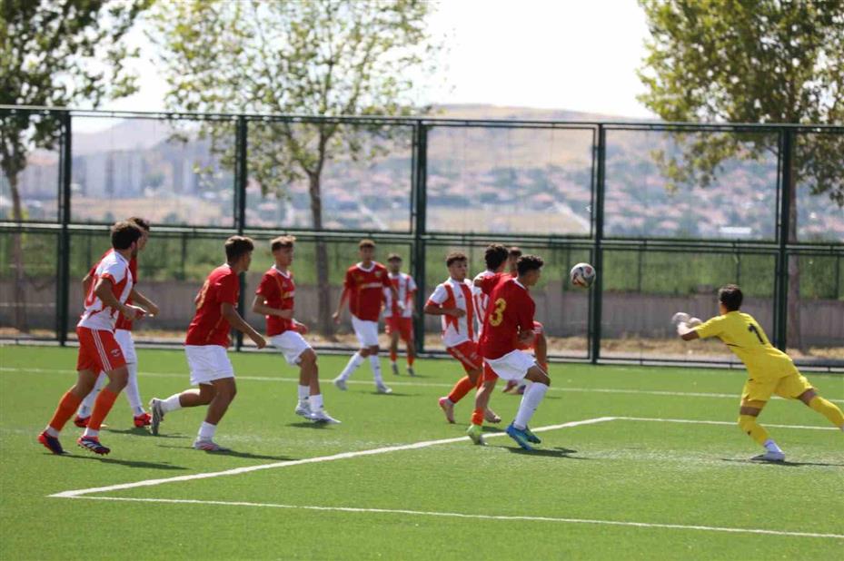 Kayserispor U-19 sezona galibiyetle başladı