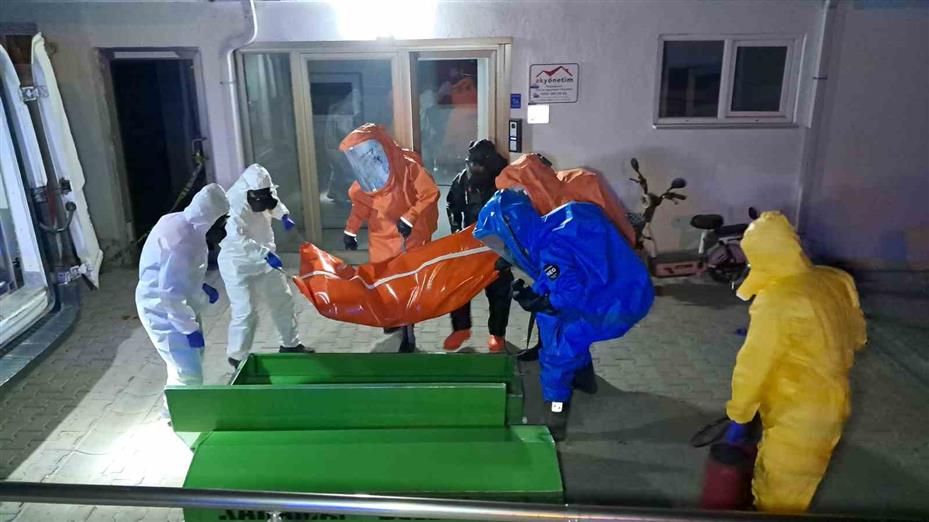 "Siyanür var, girmeyin" notu bulunan dairede ölü bulunan çiftin olayında cinayet ve intihar şüphesi