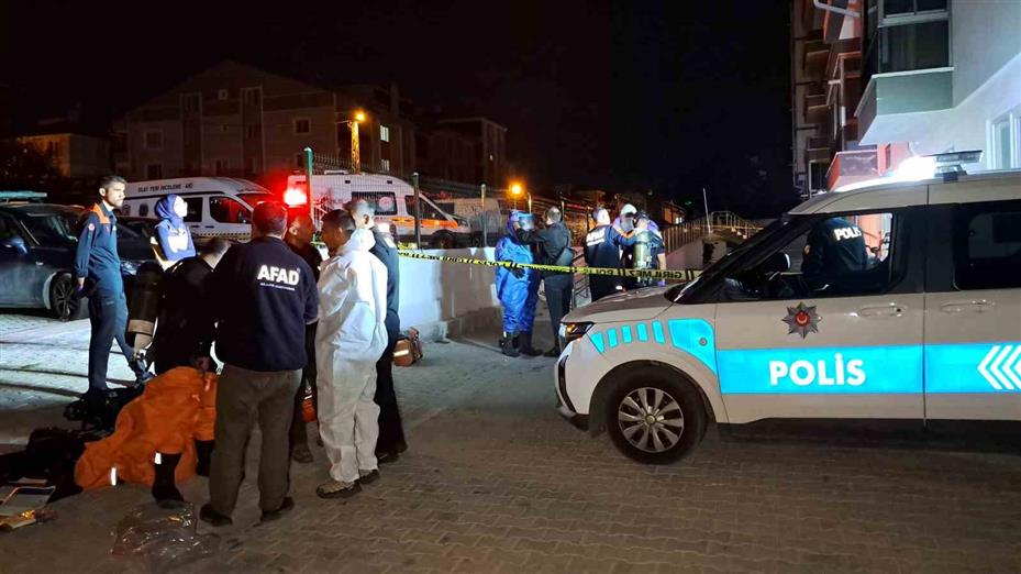 "Siyanür var, girmeyin" notu bulunan dairede ölü bulunan çiftin olayında cinayet ve intihar şüphesi